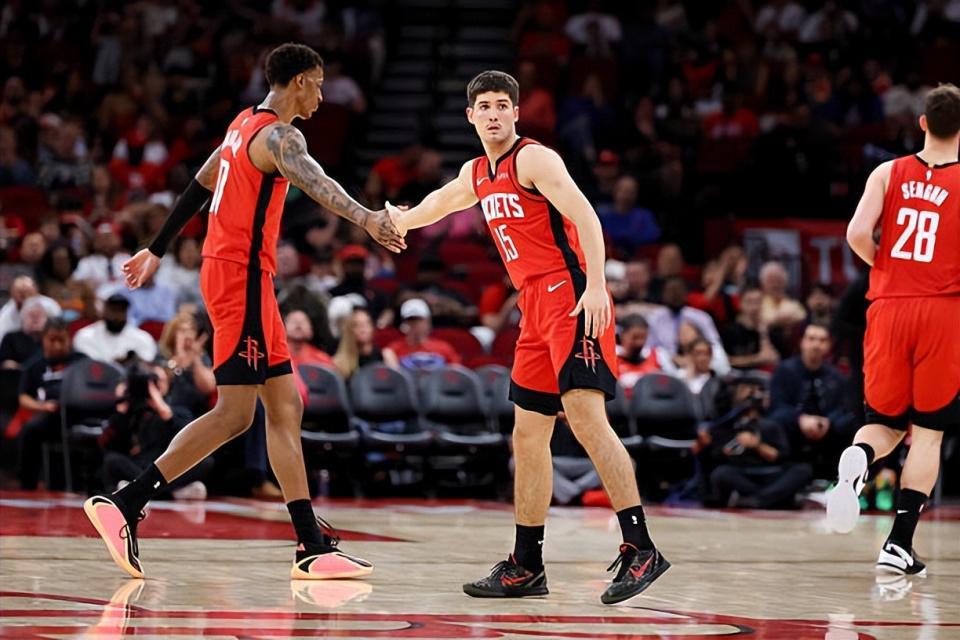 状态也太不稳定了！火箭后场新星最近几场比赛真是起伏太明显了？